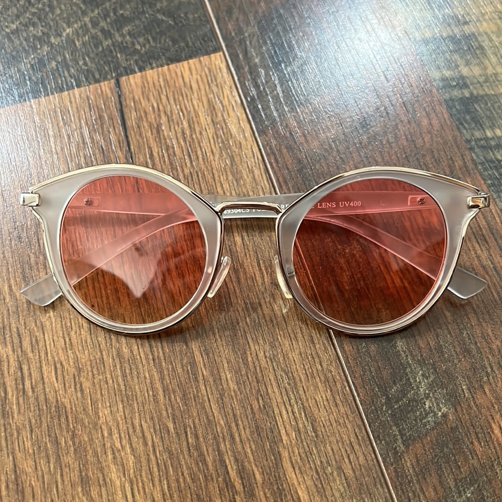 Sunglasses bundle - Picture 2 of 7